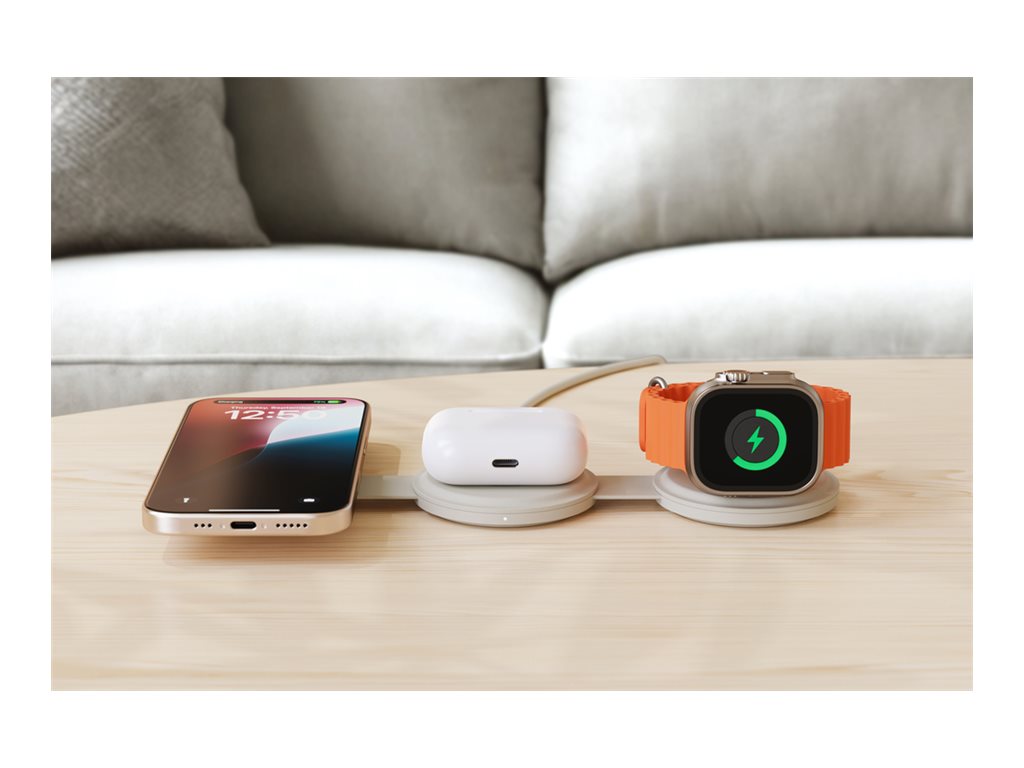 Satechi OntheGo wireless charging pad 3-in-1 15 Usage / lifestyle Front 72680