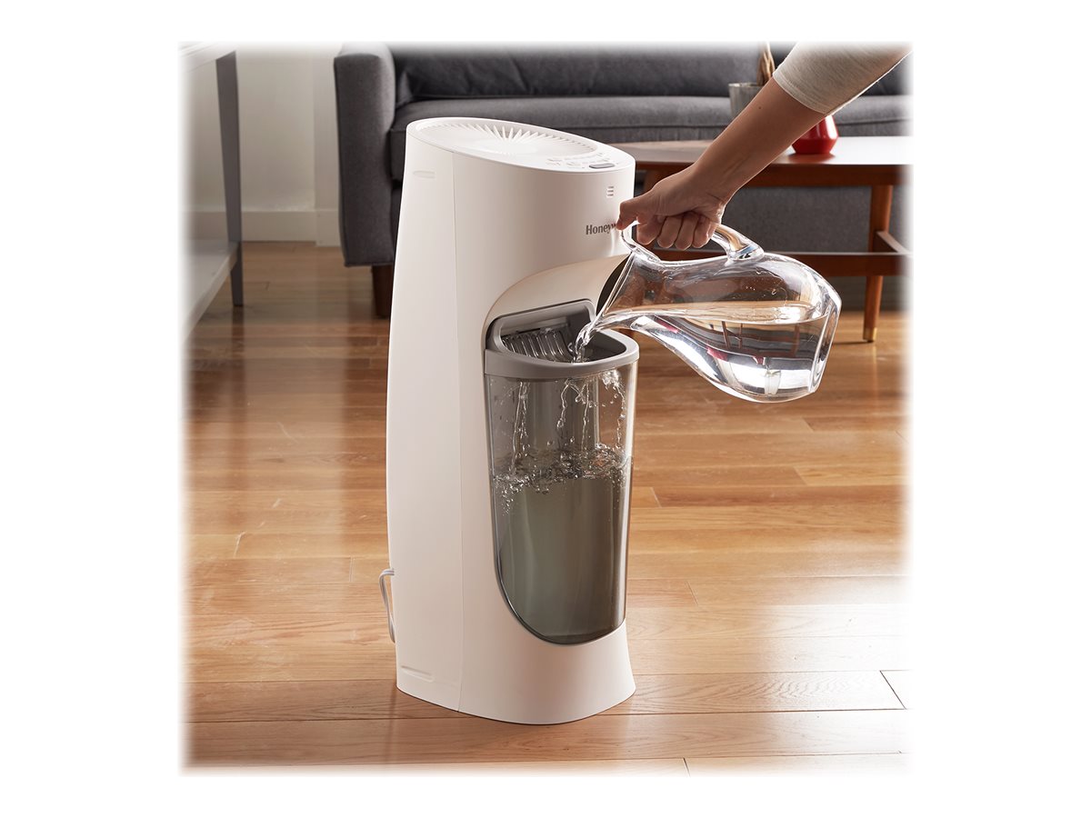 Top fill clearance humidifier