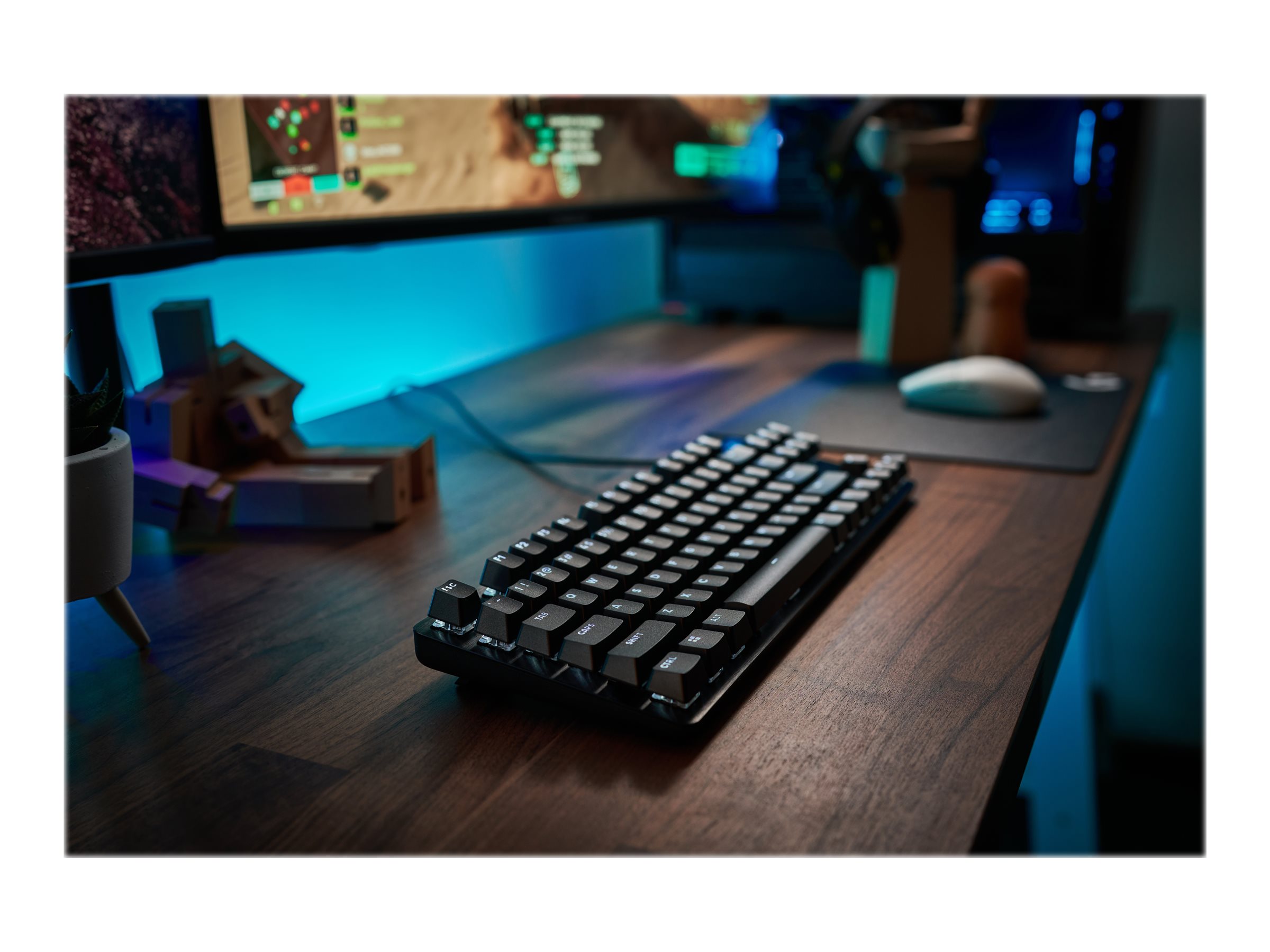 Logitech G G413 TKL SE keyboard black Input Usage / lifestyle Left-angle 72757