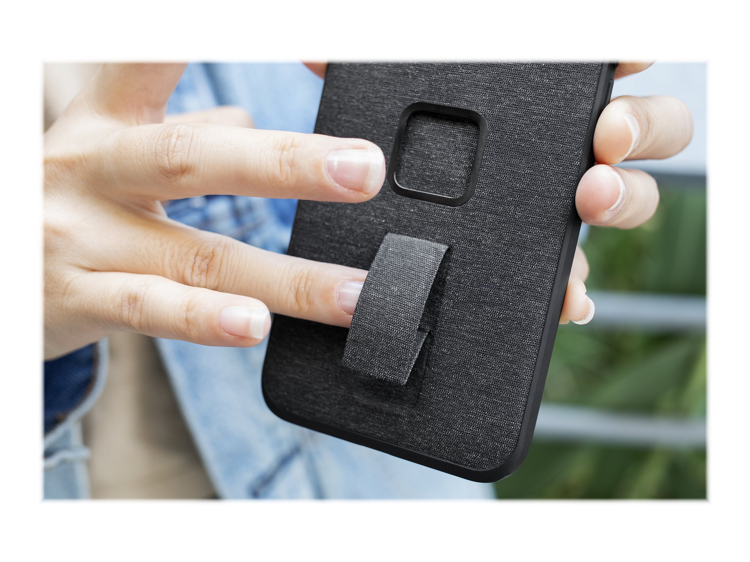 Peak Design Everyday Loop Case for iPhone 14 - Charcoal