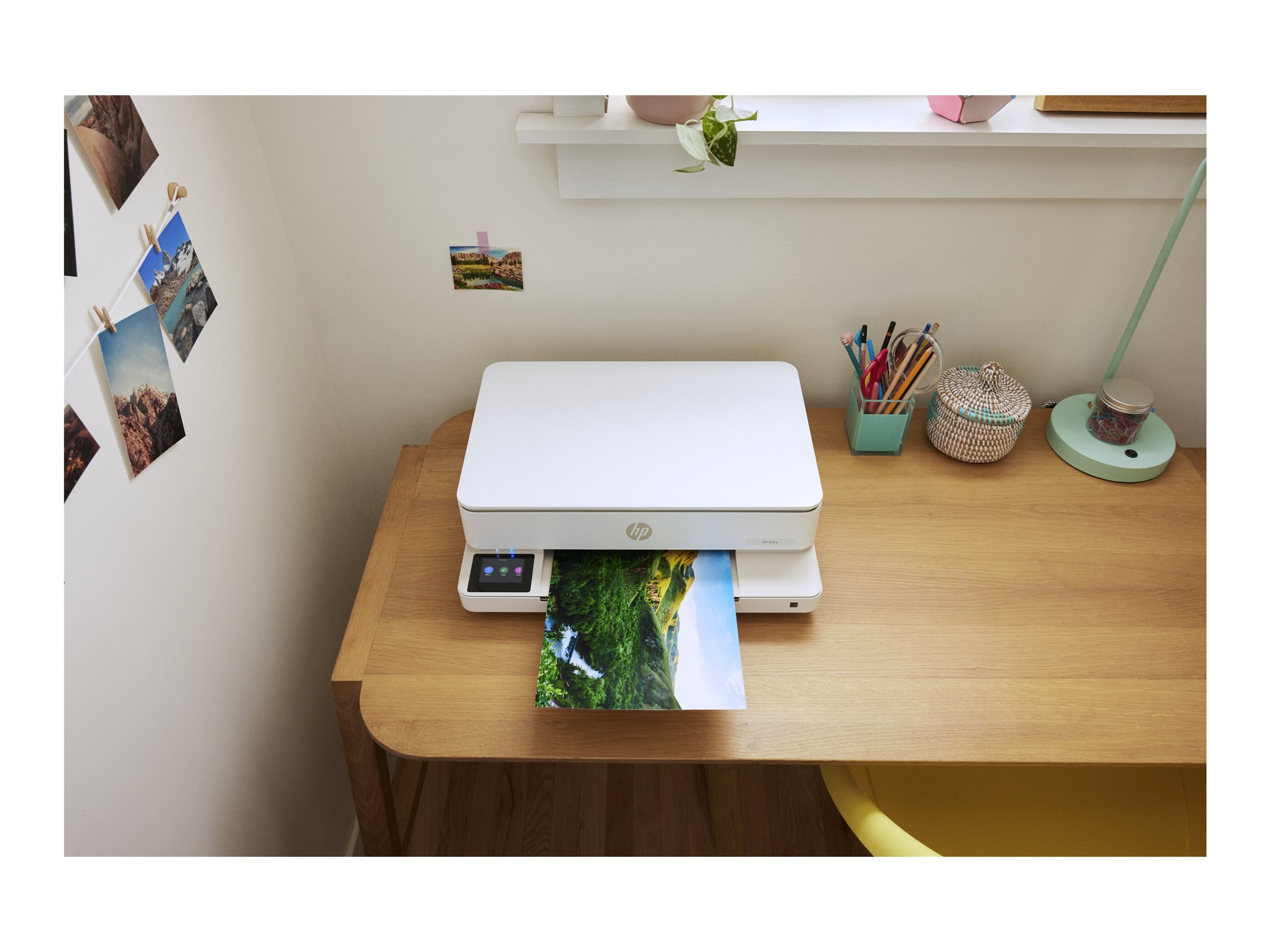 HP ENVY 6130 All-in-One multifunction printer Usage / lifestyle Front 72788