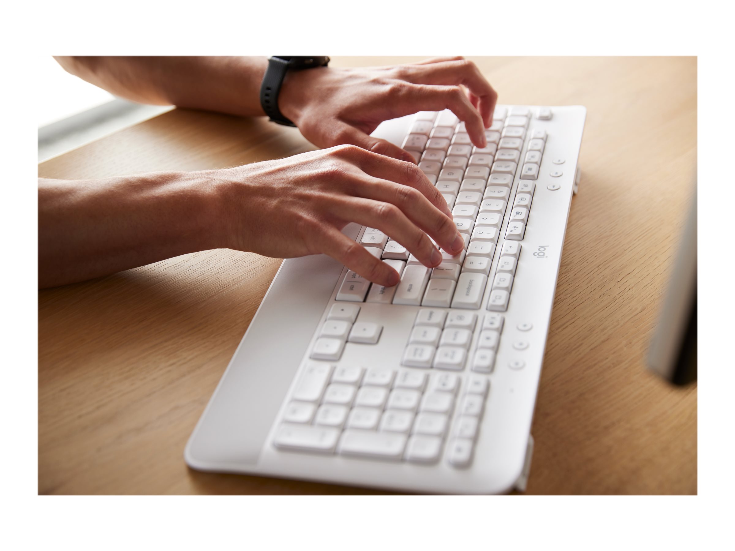 Logitech Signature K650 keyboard QWERTY English off-white Input Product shot Bottom 75700