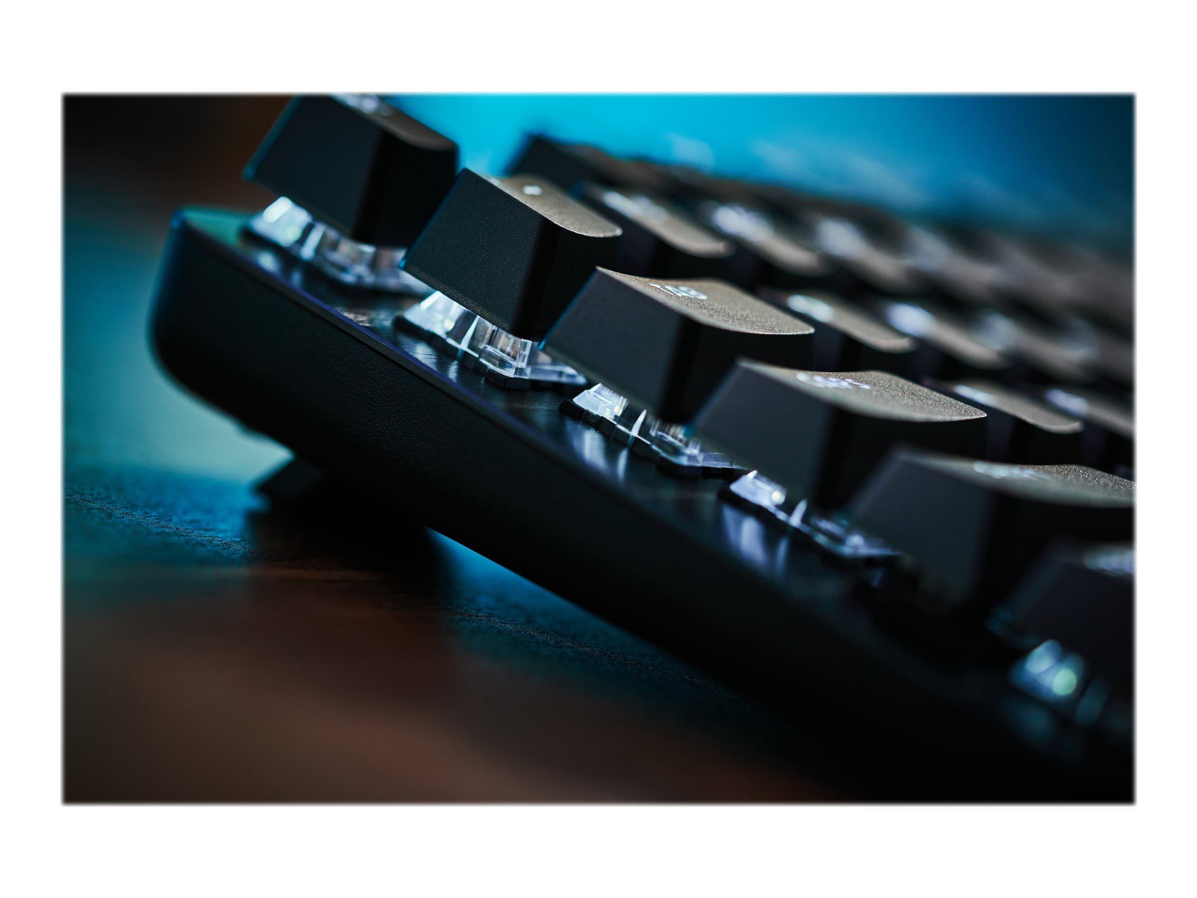 Logitech G G413 TKL SE keyboard black Input Usage / lifestyle Close-up 72141
