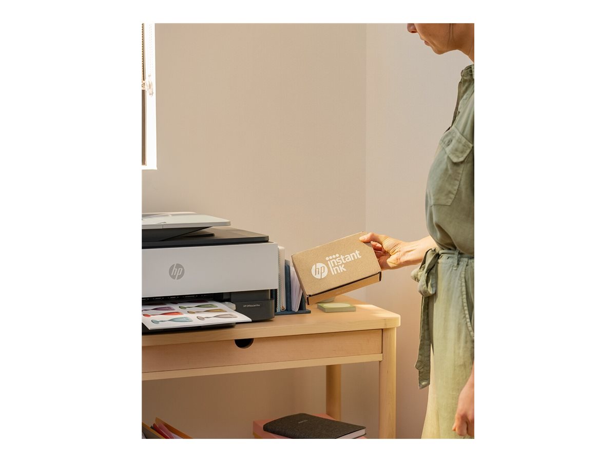 HP Officejet Pro 8130e All-in-One multifunction printer Usage / lifestyle Left-angle 72713