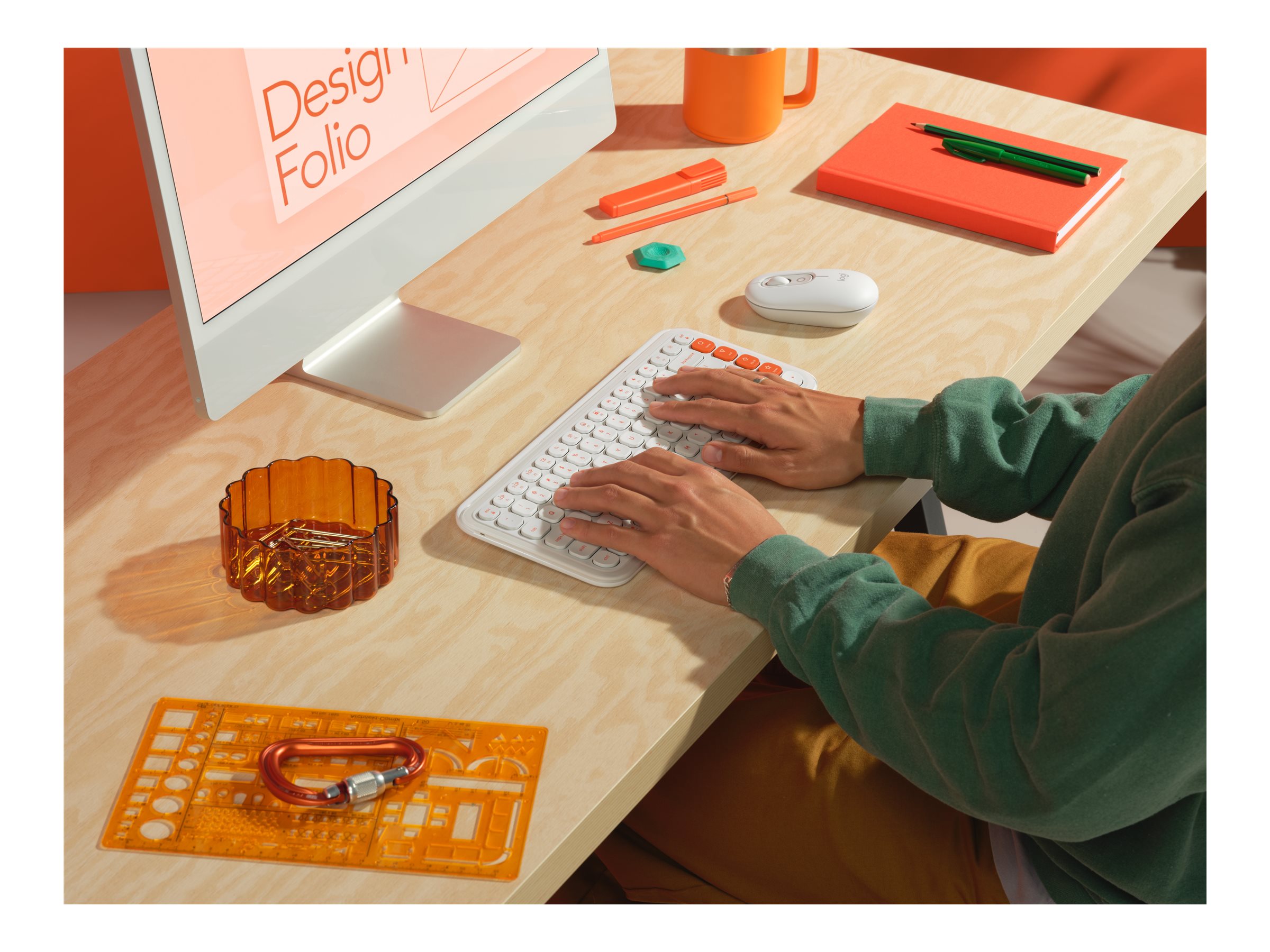 Logitech POP Icon Combo keyboard and mouse set QWERTY English off white orange Input Usage / lifestyle Left-angle 72756