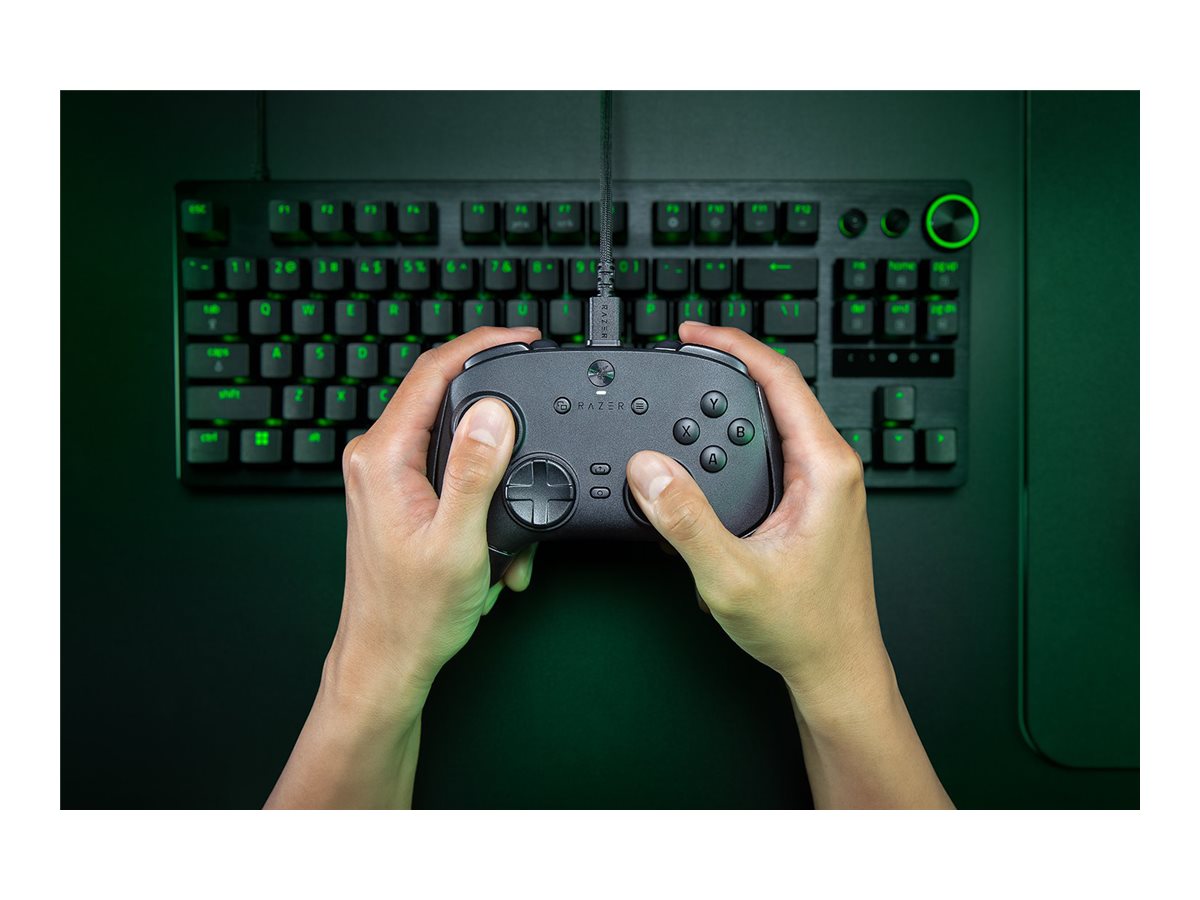 Razer Wolverine V3 8K Tournament Edition gamepad Product shot Bottom 75450