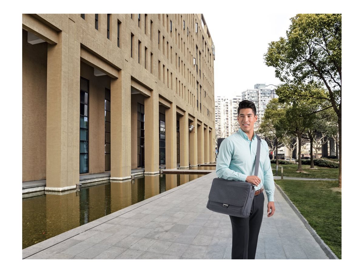 Kensington LM340 Messenger Bag notebook carrying Usage / lifestyle Right-angle 73640
