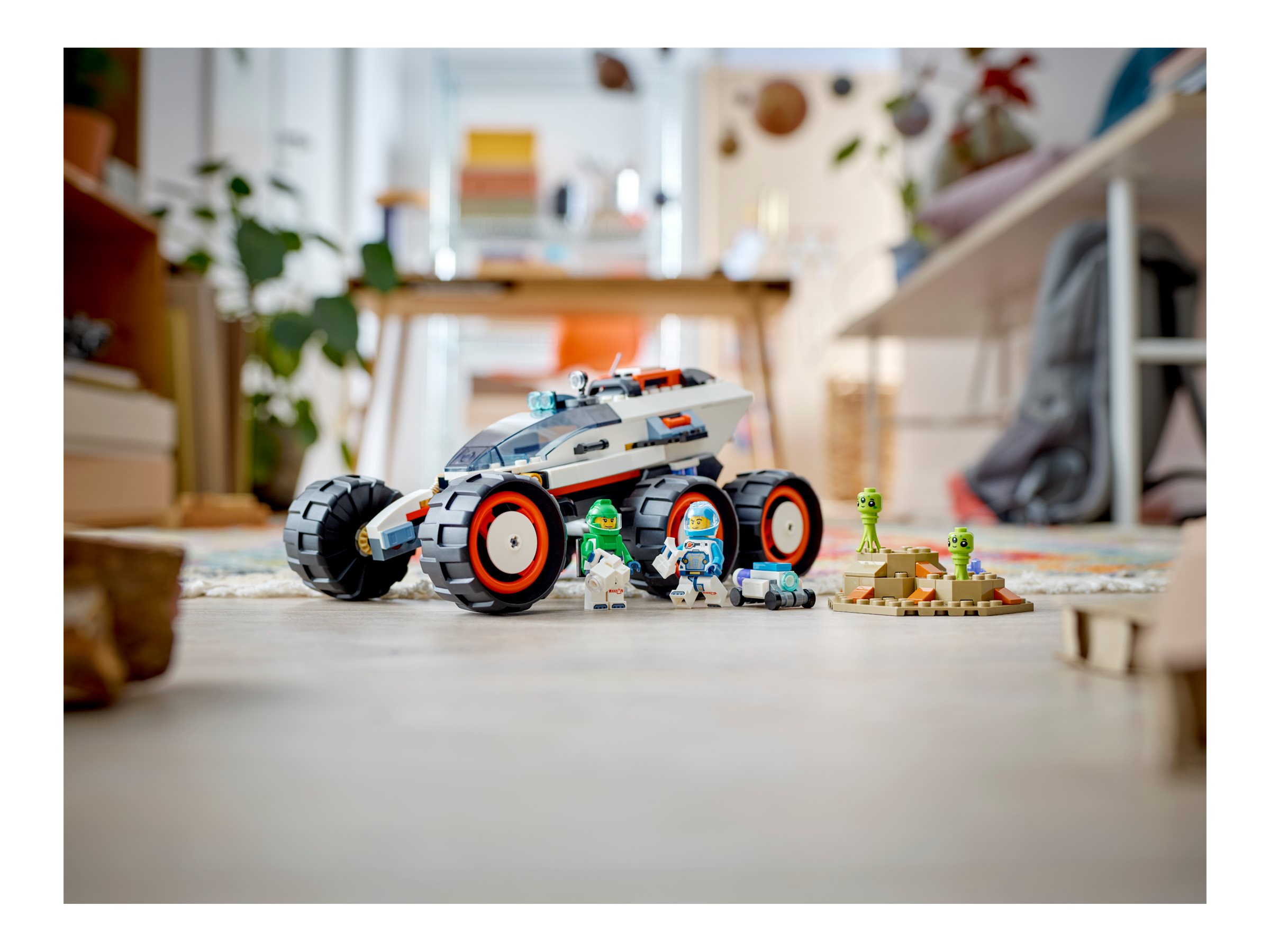 LEGO City - Space Explorer Rover and Alien Life