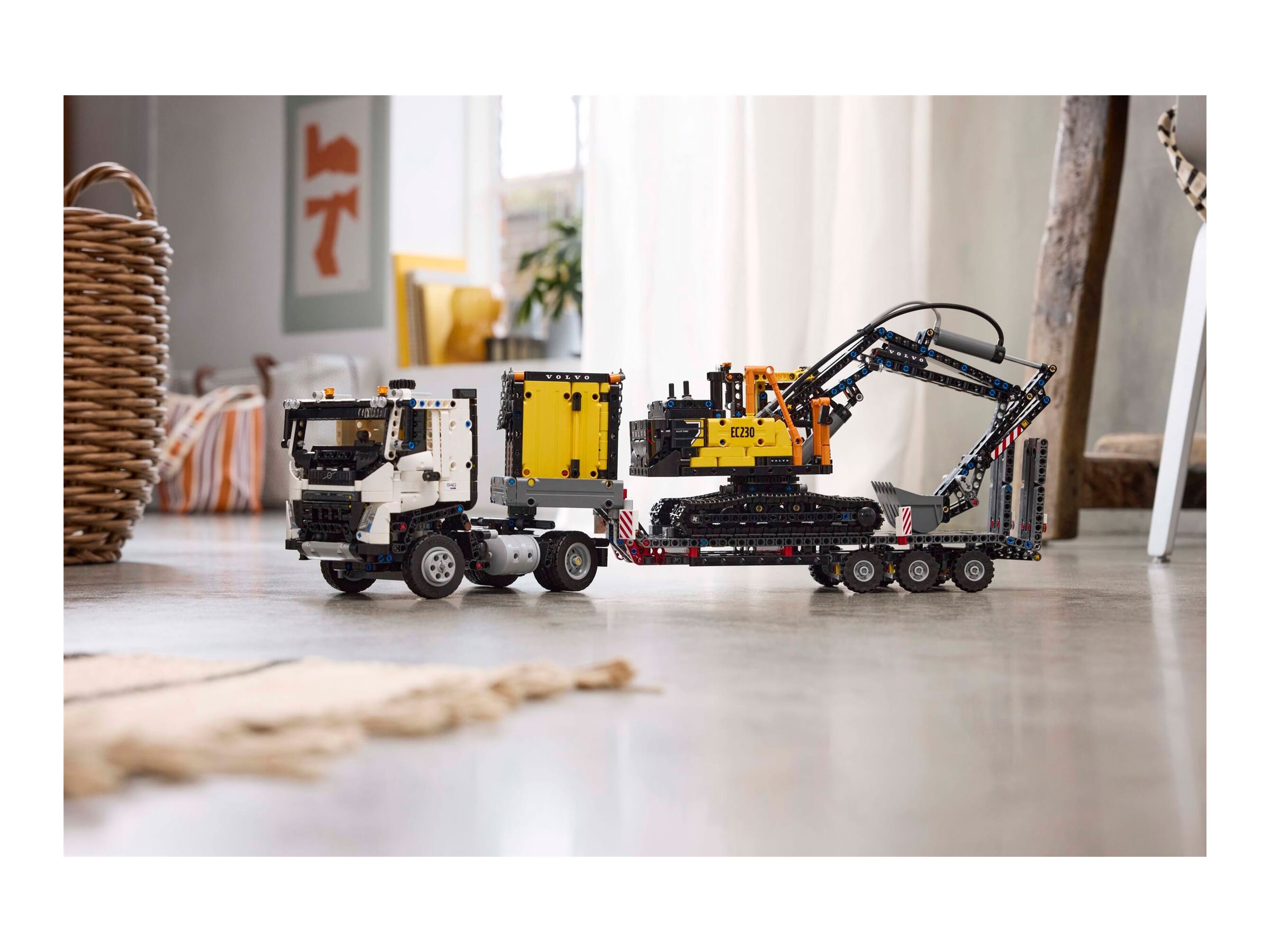 LEGO Technic - Volvo FMX Truck & EC230 Electric Excavator