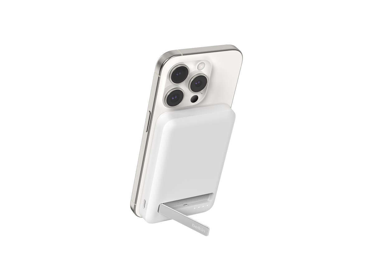 Belkin wireless power bank magnetic with Qi2 USB-C 15 Product shot Right-angle 79851