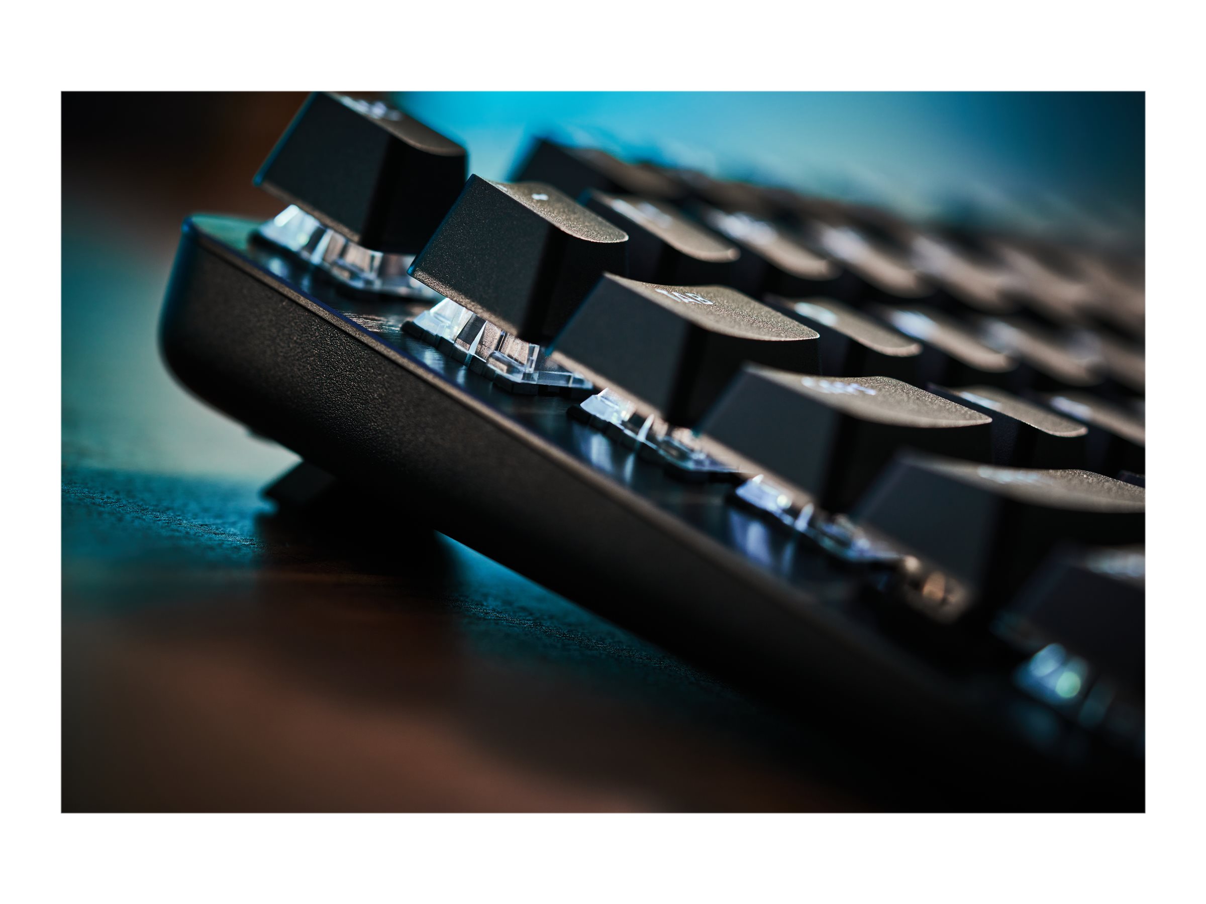 Logitech G G413 SE keyboard black Input Usage / lifestyle Close-up 72141