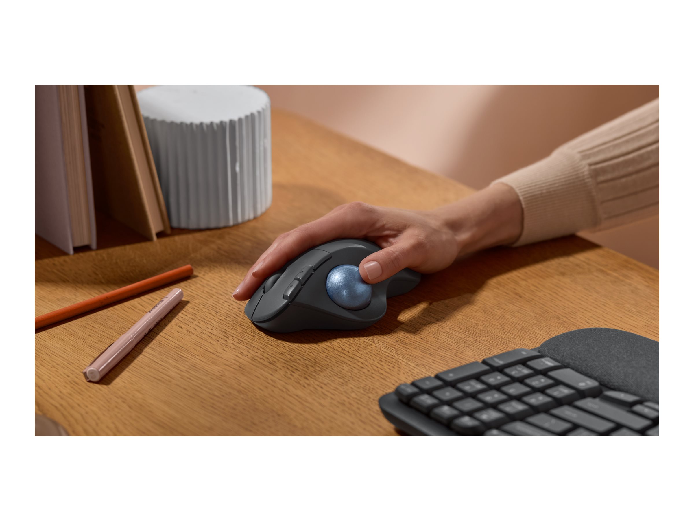 Logitech Ergo Series Ergo M575s Trackball Bluetooth 24 Ghz Graphite