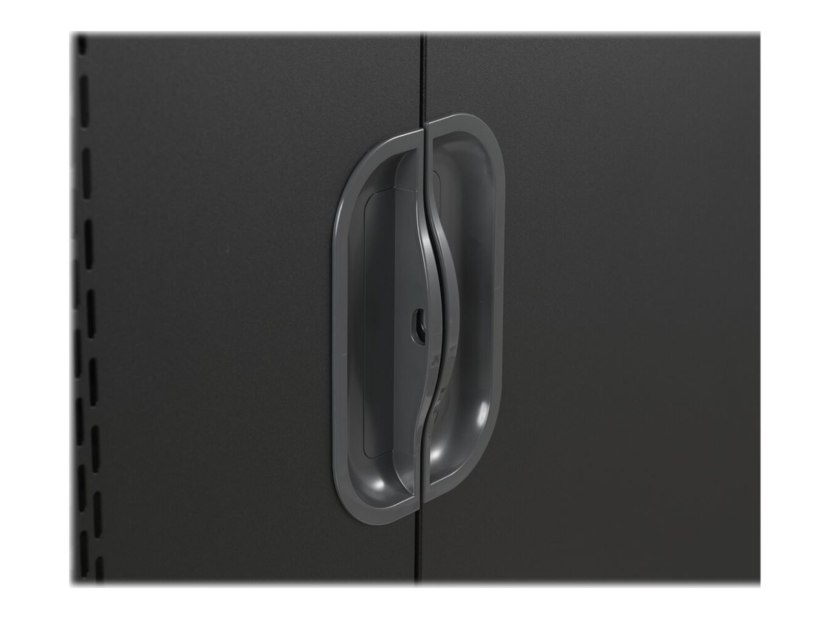 Kensington AC32 cart for 32 tablets / Usage / lifestyle Close-up 72100