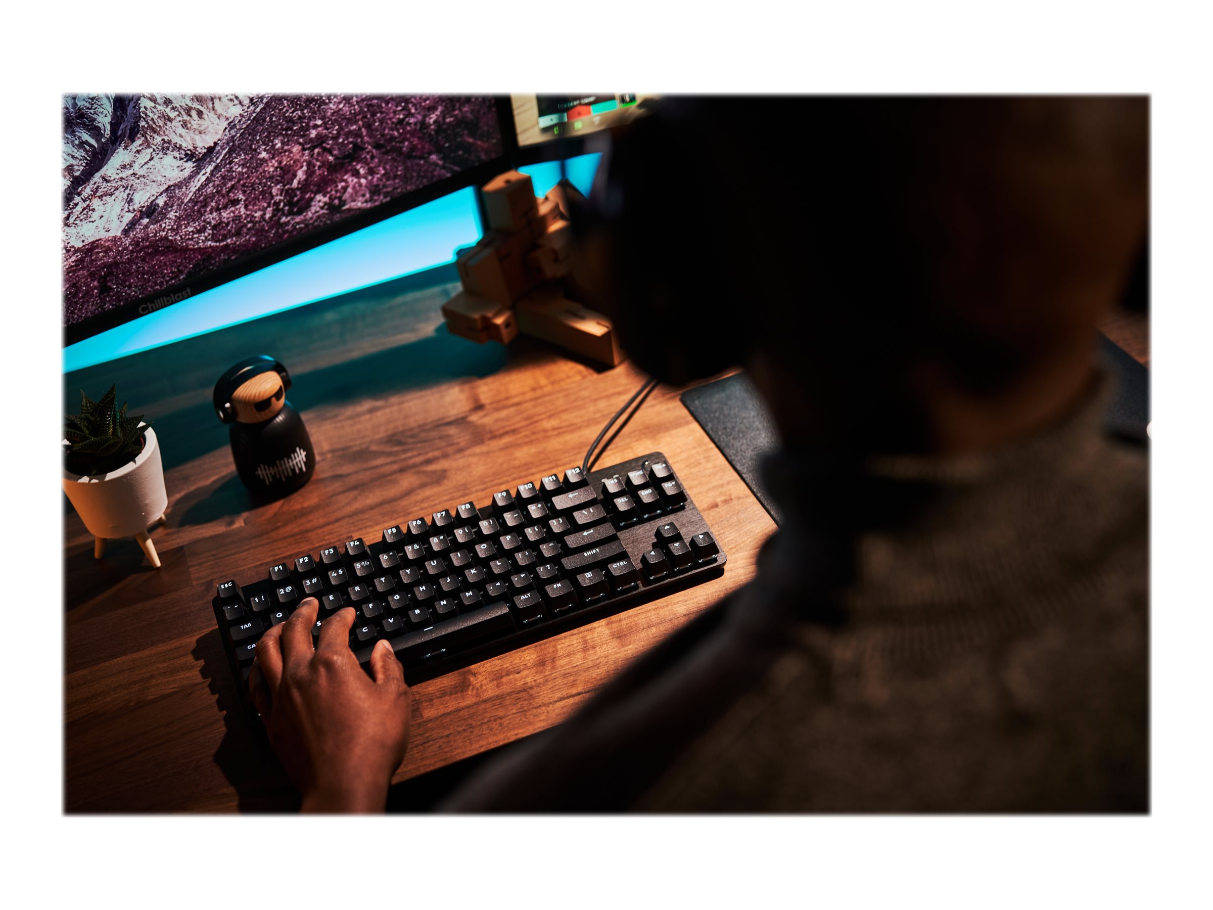 Logitech G G413 TKL SE keyboard black Input Usage / lifestyle Left-angle 72756