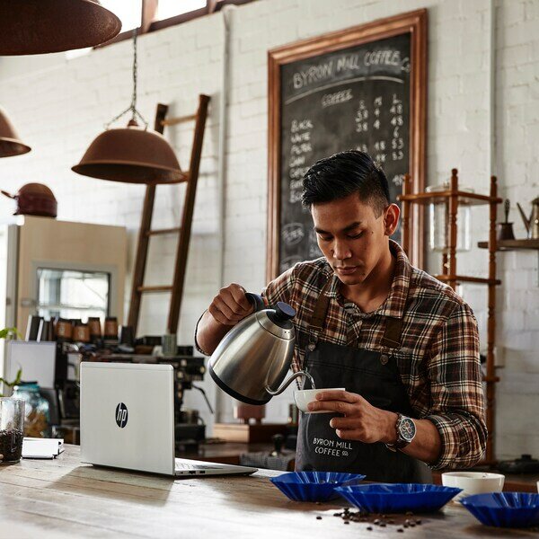 HP ProBook 445 14" G9 bærbar pc Wolf Pro Security Edition