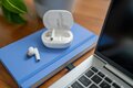 slide {0} of {1}, zoom in, Poly Voyager Free 60/60+ earbuds, hvid (2 stk.)