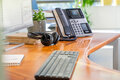 slide {0} of {1}, zoom in, Poly Edge E450 IP-telefon og PoE-aktiveret