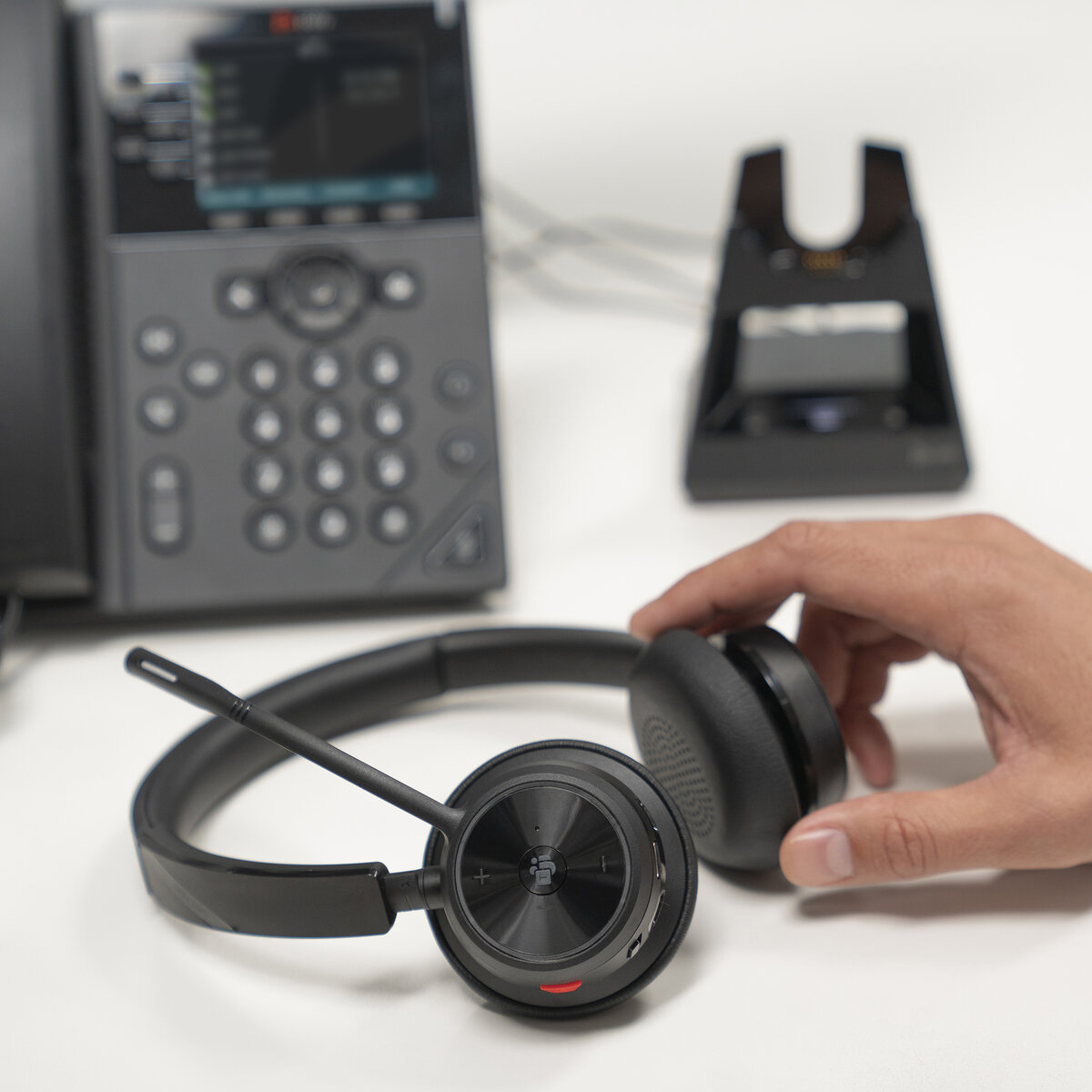 folie 4 von 6, vergrößern, poly voyager 4320-m + usb-a-an-usb-c-kabel + bt700 dongle
