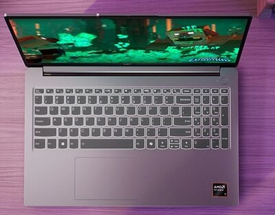 Tastatur med hvid baggrundsbelysning