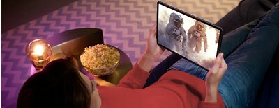 UNDERHOLDNING PÅ HØJT NIVEAU