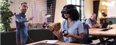 Écran haute résolution avec système de suivi optique 6DoF à 4 caméras.