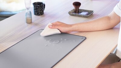 RÉSISTANT AUX ÉCLABOUSSURES