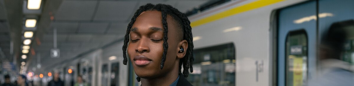 slide 4 of 9, zoom in, wf-1000xm5 wireless noise cancelling headphones