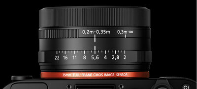 Macro mode for sharp extra-close-up shooting