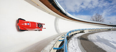 Fast, high-resolution F2.8 16–35 mm zoom