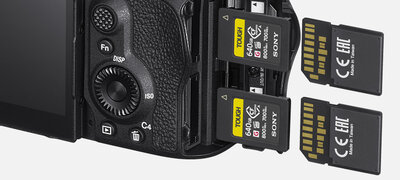 Dual slots support CFexpress Type A memory cards41
