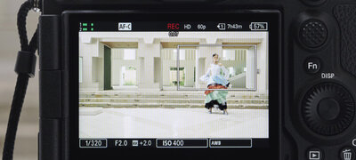 Auto Framing automatically adjusts composition for the subject