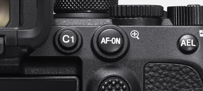 AF support in manual-focus mode