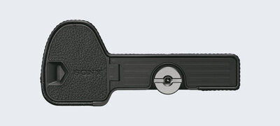 Flat-type screw attaches case to camera easily
