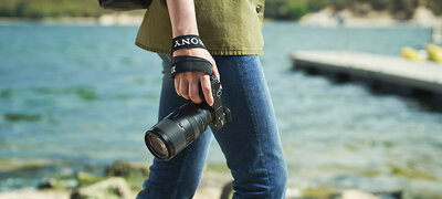 Compact, mobile 5x super-telephoto zoom