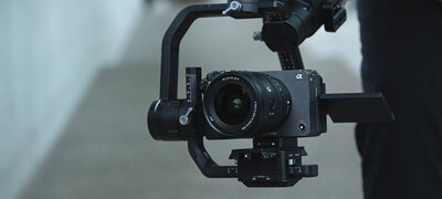 F2.8 in a mobile zoom is great for movies