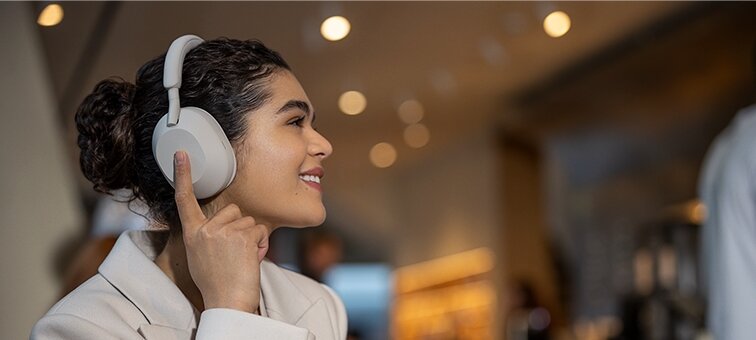 Restored Sony WH1000XM5/S Wireless Industry Leading Noise Canceling  Bluetooth Headphones (Refurbished)