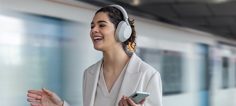 Sony WH-1000XM4 Wireless Noise-Canceling Over-Ear Headphones (Black) -  Includes: Connection Cable, USB Type-C Cable, Plug Adapter for In-Flight  Use, Compact Carry Case & Microfiber Cleaning Cloth 