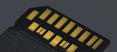 Rib-less, write-protect switch-less design