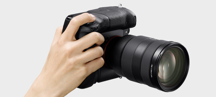 VG-C4EM Vertical Grip for a9 II and a7R IV — The Sony Shop