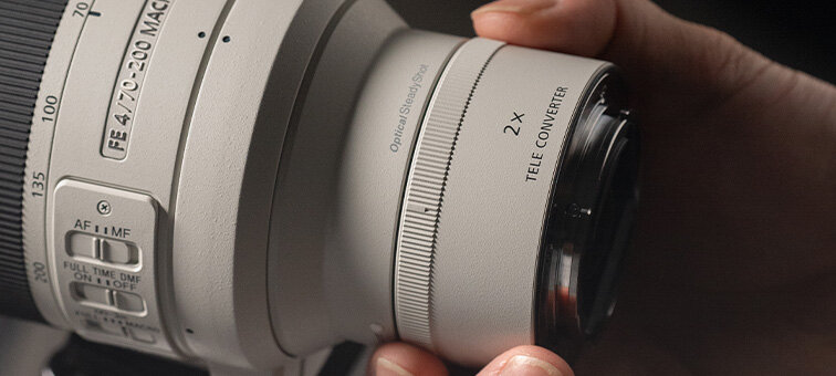Sony FE 70-200mm F4 Macro G OSS II Full-Frame Telephoto Zoom Lens 