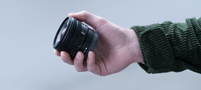 Compact, expressive 10-20 mm F4 power zoom