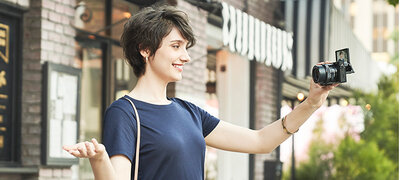 180°-tiltable LCD screen