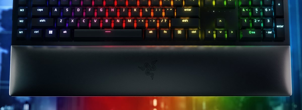 MAGNETIC PLUSH LEATHERETTE WRIST REST WITH&nbsp;UNDERGLOW