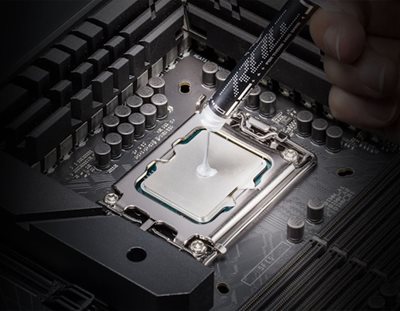 The ROG RG-07 Performance Thermal Paste applied on the CPU.