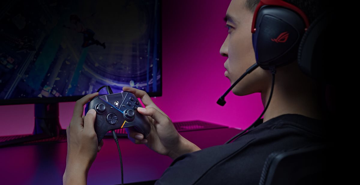 A guy gaming on ROG Raikiri with a headset connected to the controller