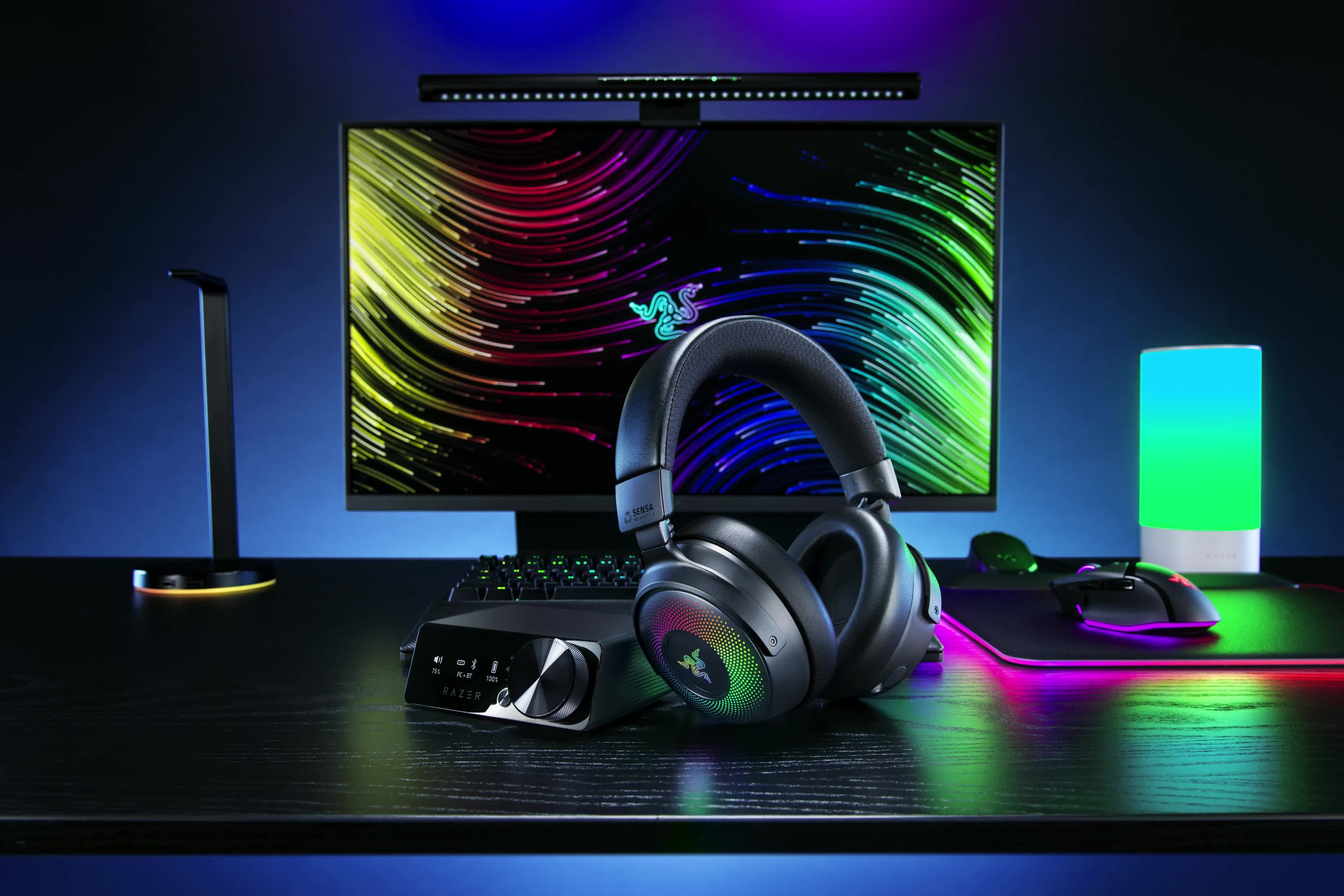 Razer Kraken V4 Pro; OLED Control Hub; Razer Sensa HD Haptics; 4