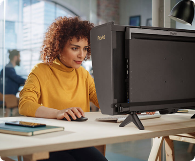 A creator doing 3D rendering on the ProArt Display