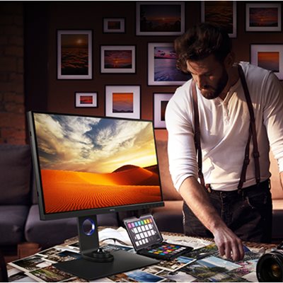 Genoplev alle de afgørende øjeblikke med ægte farver.