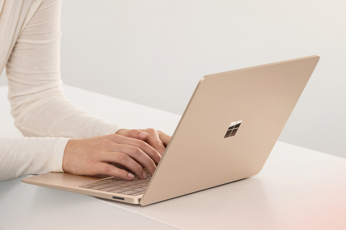 Microsoft Surface Laptop 13.8