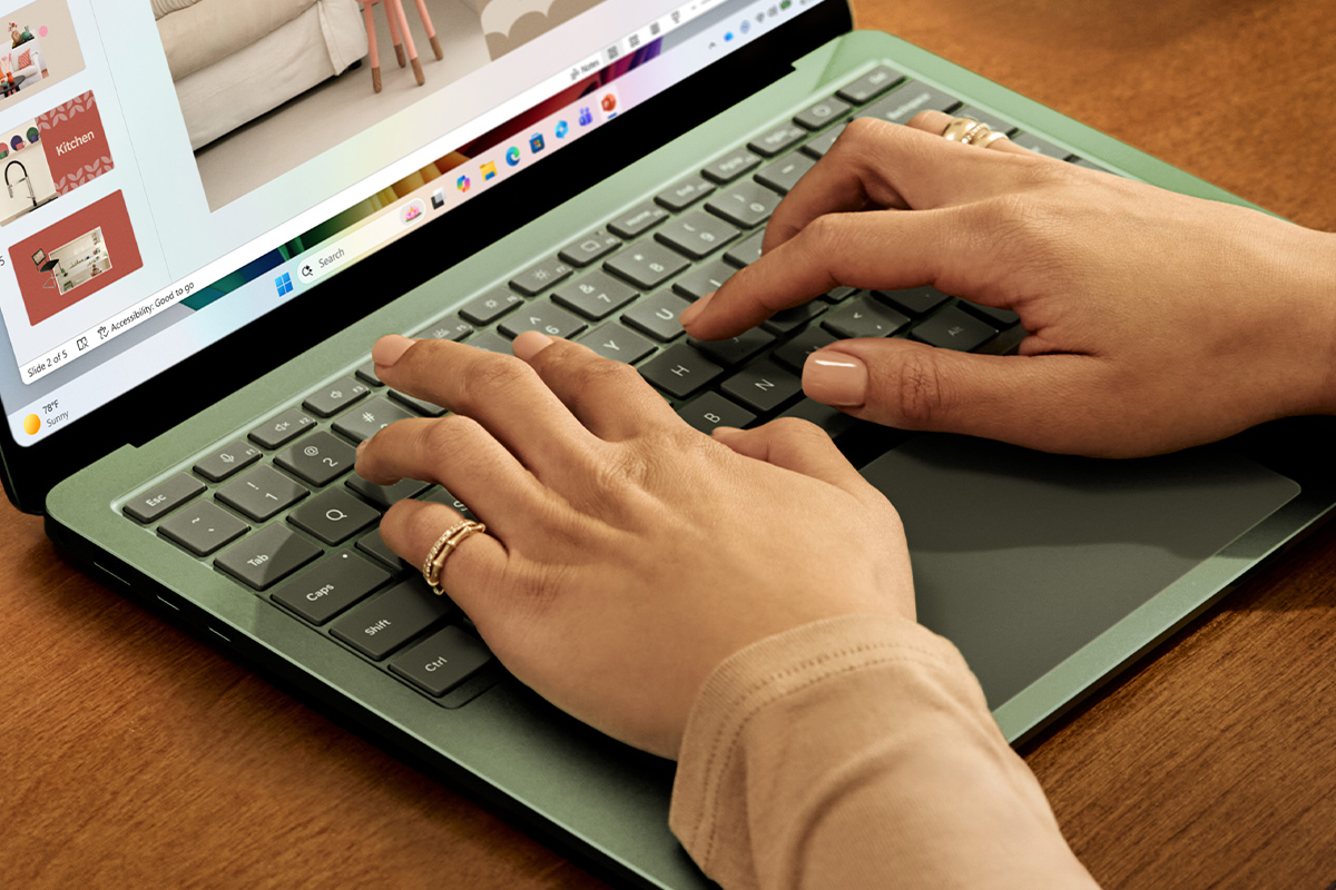Microsoft Surface Laptop 13.8